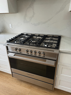 2023 Fisher & Paykel OR36SDG4X1 36" 5-Burner Gas Range Like New - Cambridge, MA