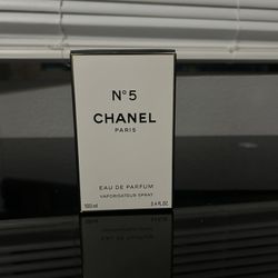 N.5 Chanel Paris