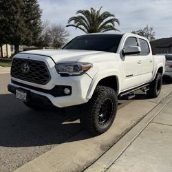 2022 Toyota Tacoma · SR5 (Salvage)