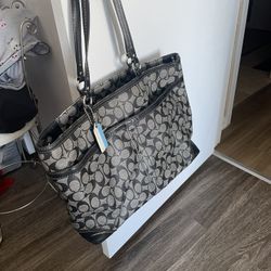 COACH  Travel Purse now mom