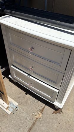 3 drawer white nightstand