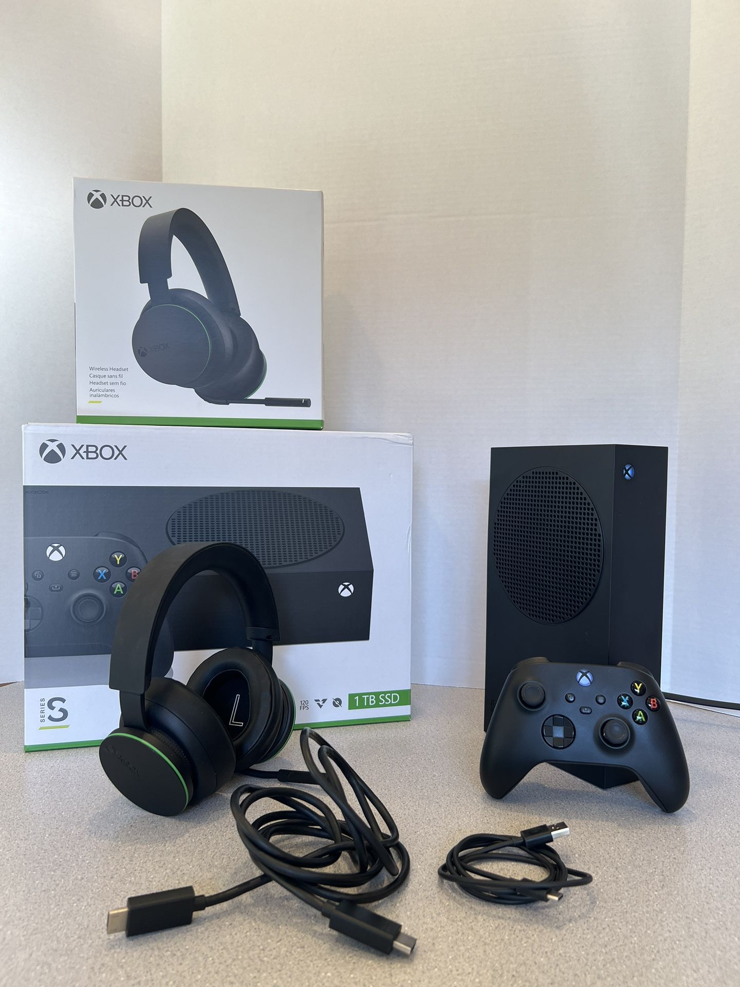1TB Black Xbox Series S + Xbox Wireless Headset w/ original boxing