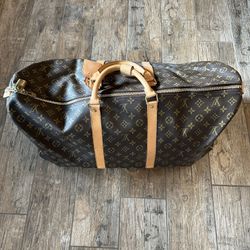 Louis Vuitton Vintage Carry On Duffle Bag. 24 “ Long , Comes With Lock And  KeyLong for Sale in Las Vegas, NV - OfferUp