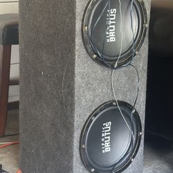 2-12 Hifonics Subwoofer 1 is blown