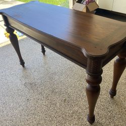 Entry Table Or Desk