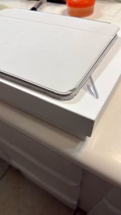 🔥 Apple Magic Keyboard - White for iPad 10.9 inch $100 firm!