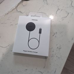 Samsung Magnet Wireless Charger, Dark Gray( galaxy S26 ultra) new sealed.