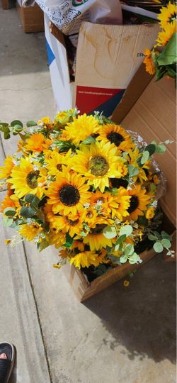 👇 Press See more! Artificial yellow luxury Sunflowers FOR SALE! READ POST