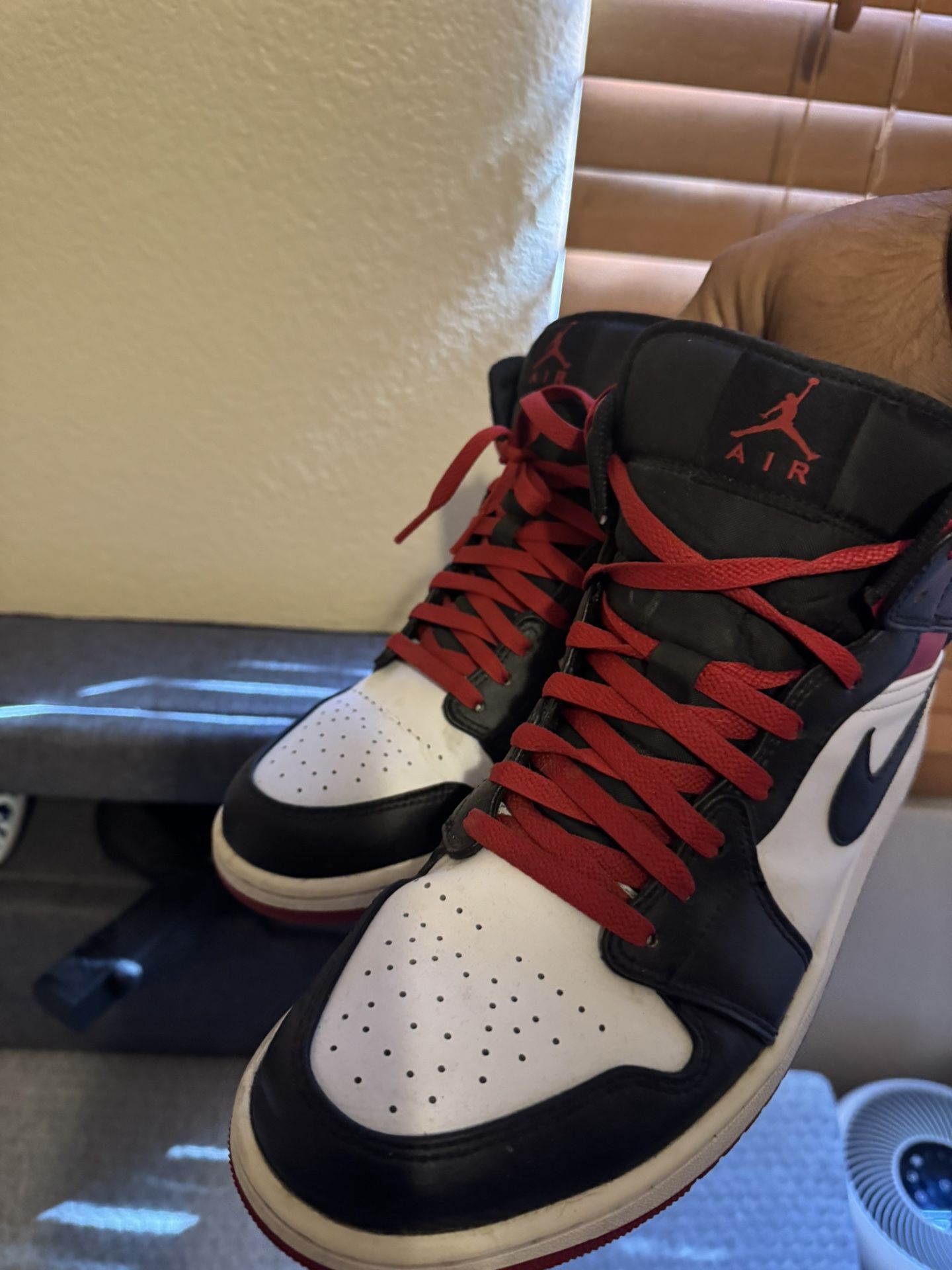 Air Jordan 1mids Like New