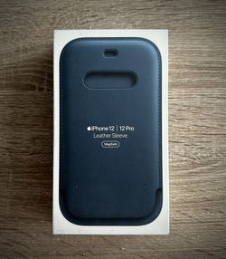 Apple iPhone 12 Pro Leather Sleeve with MagSafe - Baltic Blue