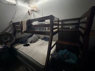 Litera cama matrimonial abajo y individual arriba