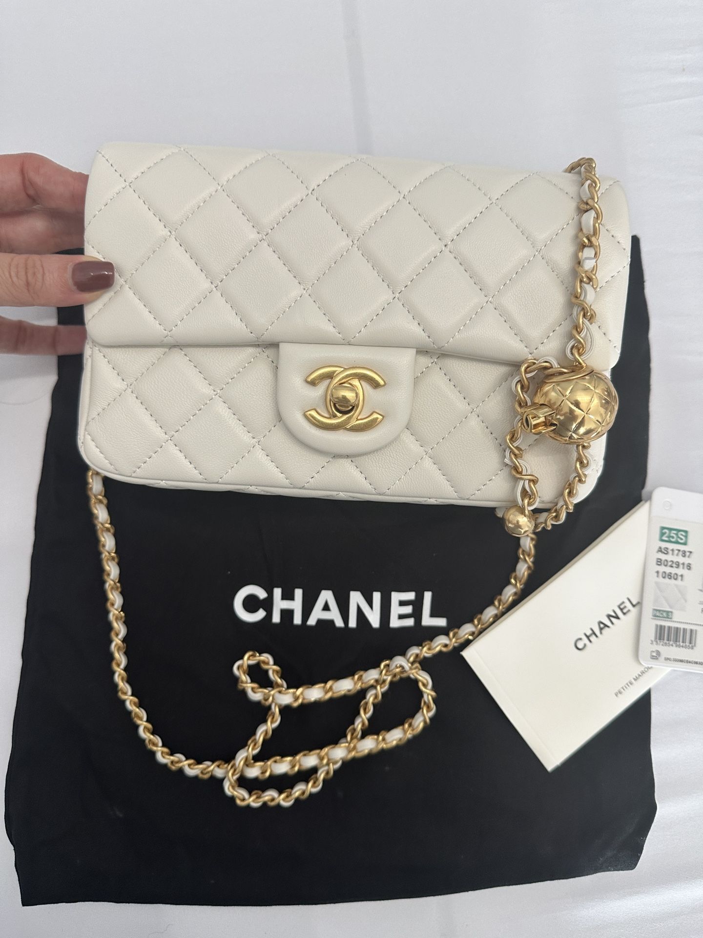 Chanel White Quilted Leather Bag – 25S Collection