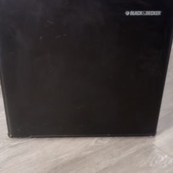 Black & Decker Mini Fridge 