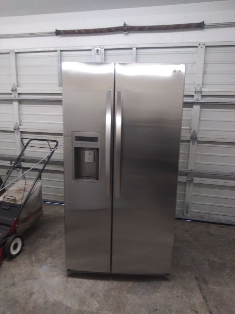 LG REFRIGERATOR. side by side