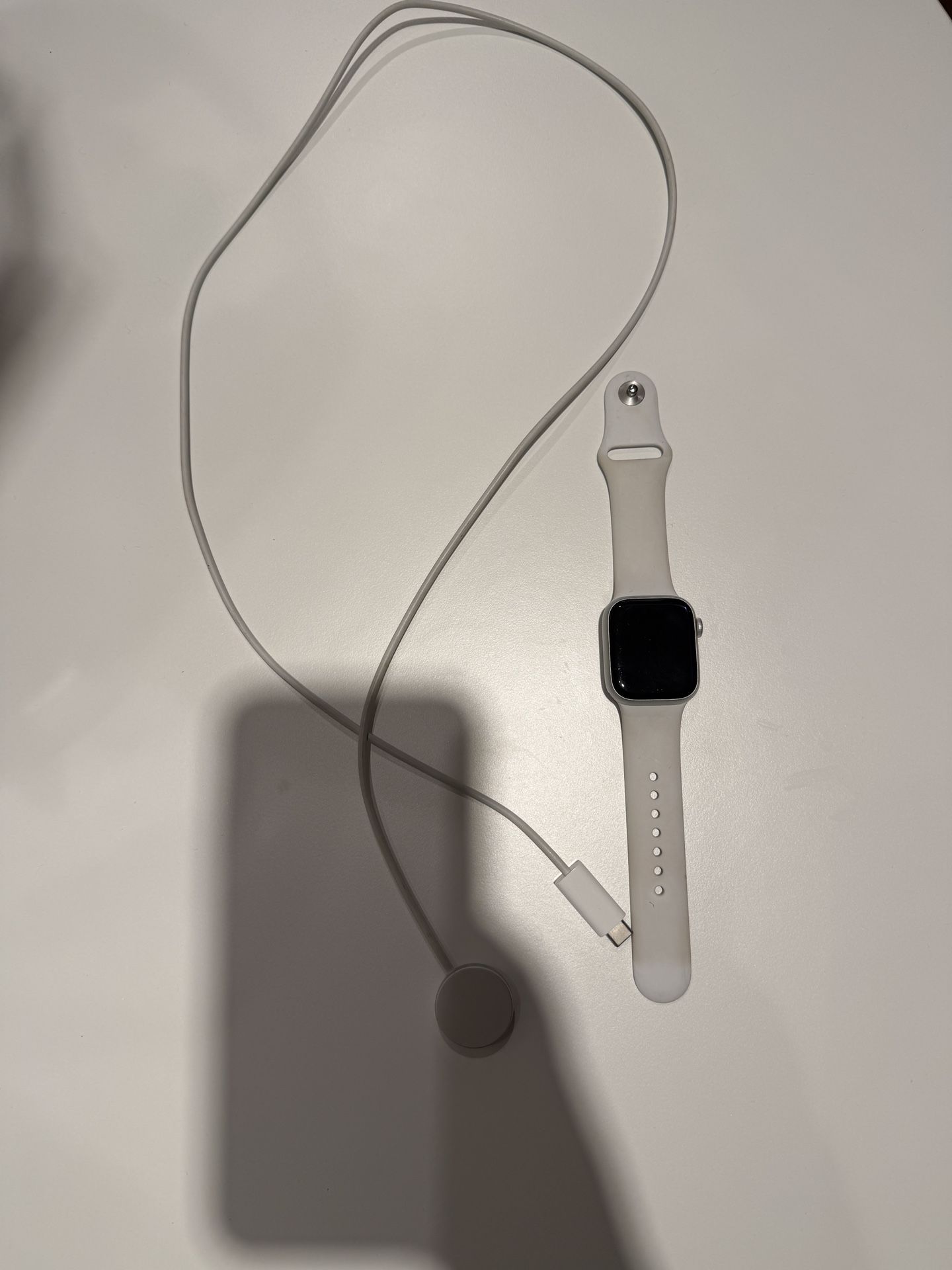 Series 8 Apple Watch & Charger