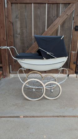 Vintage Silver Cross Coach-Built Pram – Made in England – Black & White