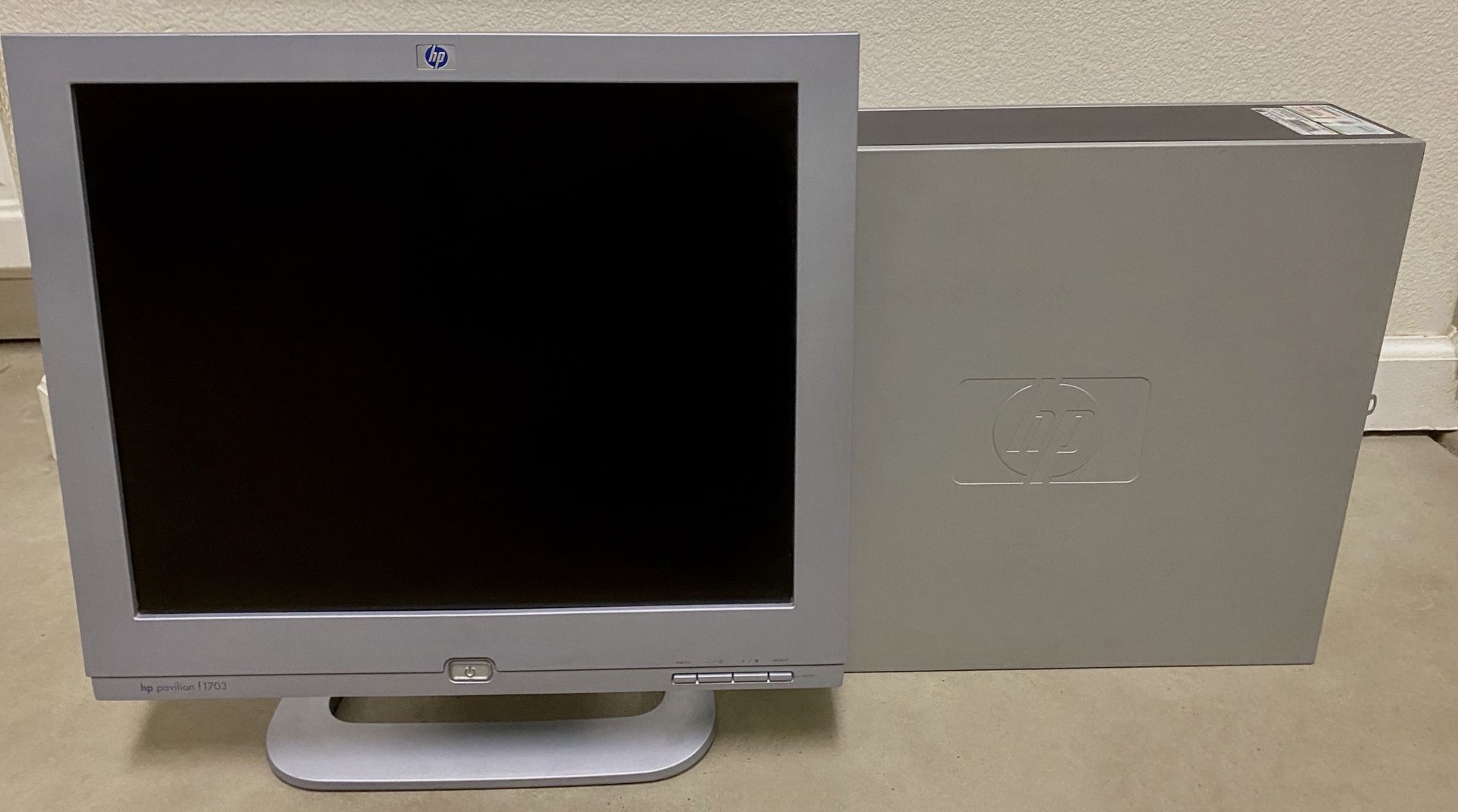 Desktop Computer (Monitor + PC)