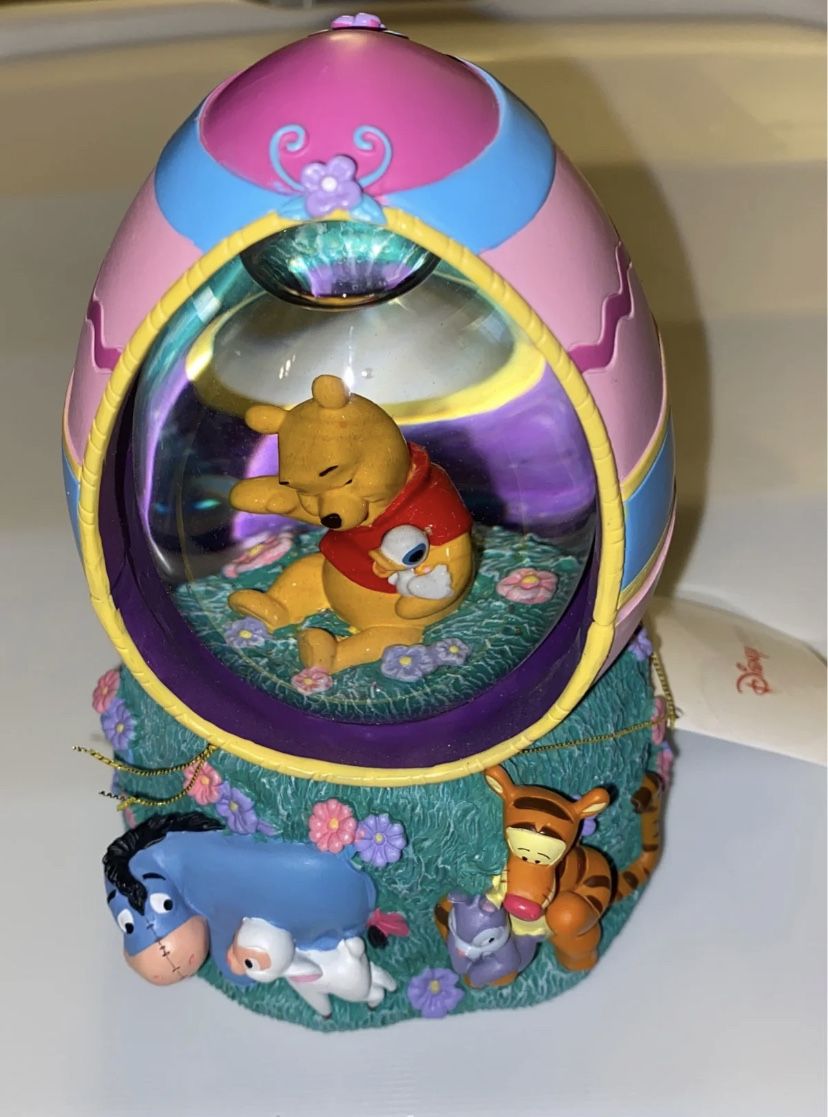 NEW Disney Store Music Box WINNIE THE POOH Tigger Eeyore Easter Egg Snowglobe