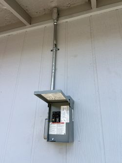 120/220 v outlet/Tesla charger