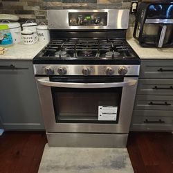 LG  5 BURNER STOVE(CONVECTION OVEN Works When It Wants To)