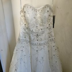Never Used Wedding Dress 
