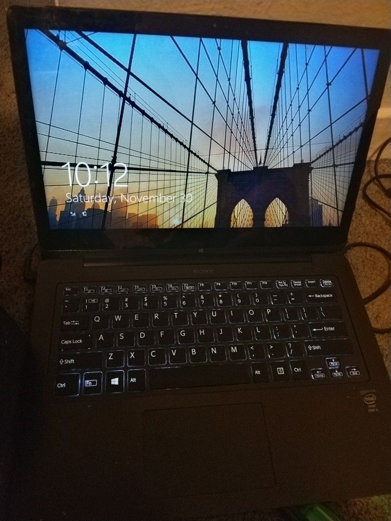 SONY VPCZ2 13.1” LAPTOP i7 256GB SSD 8GB RAM AMD Graphics + Docking + BLU-RAY