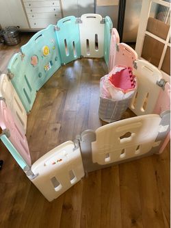 Baby gate playpen with floor mat squares