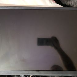 Vizio 24" Smart TV W/remote.