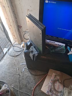 Ps4 With Cooling And Charging Station