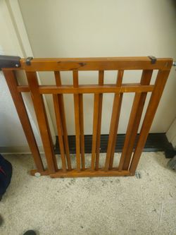 Summer Infant Deluxe Stairway Wood Baby & Pet Gate