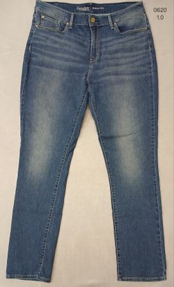 Levi Strauss & Co. Signature  Modern Slim (33x34) Womens Denim Jeans