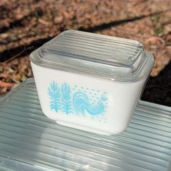 VINTAGE Pyrex Amish Butterprint 501 1.5 Cup Refrigerator Dish Turquoise w/ Lid