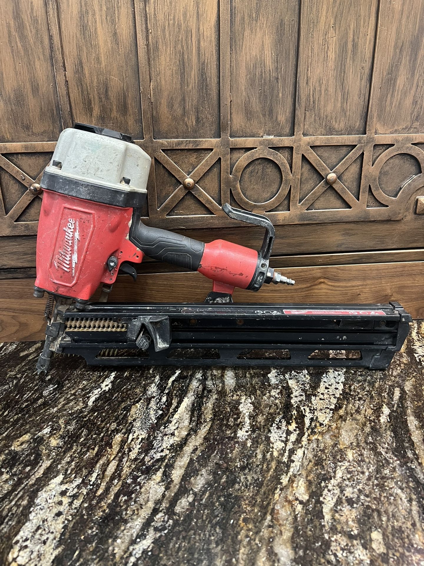 Milwaukee 7200-20 3-1/2 inch Full Round Head Framing Nail Gun,Milwaukee,Milwaukee Framing Nail Gun,framing Nail Gun,nail Gun,pistola De Framing 