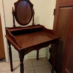 Cute Vanity/desk