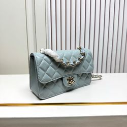 Fashion versatile must-have