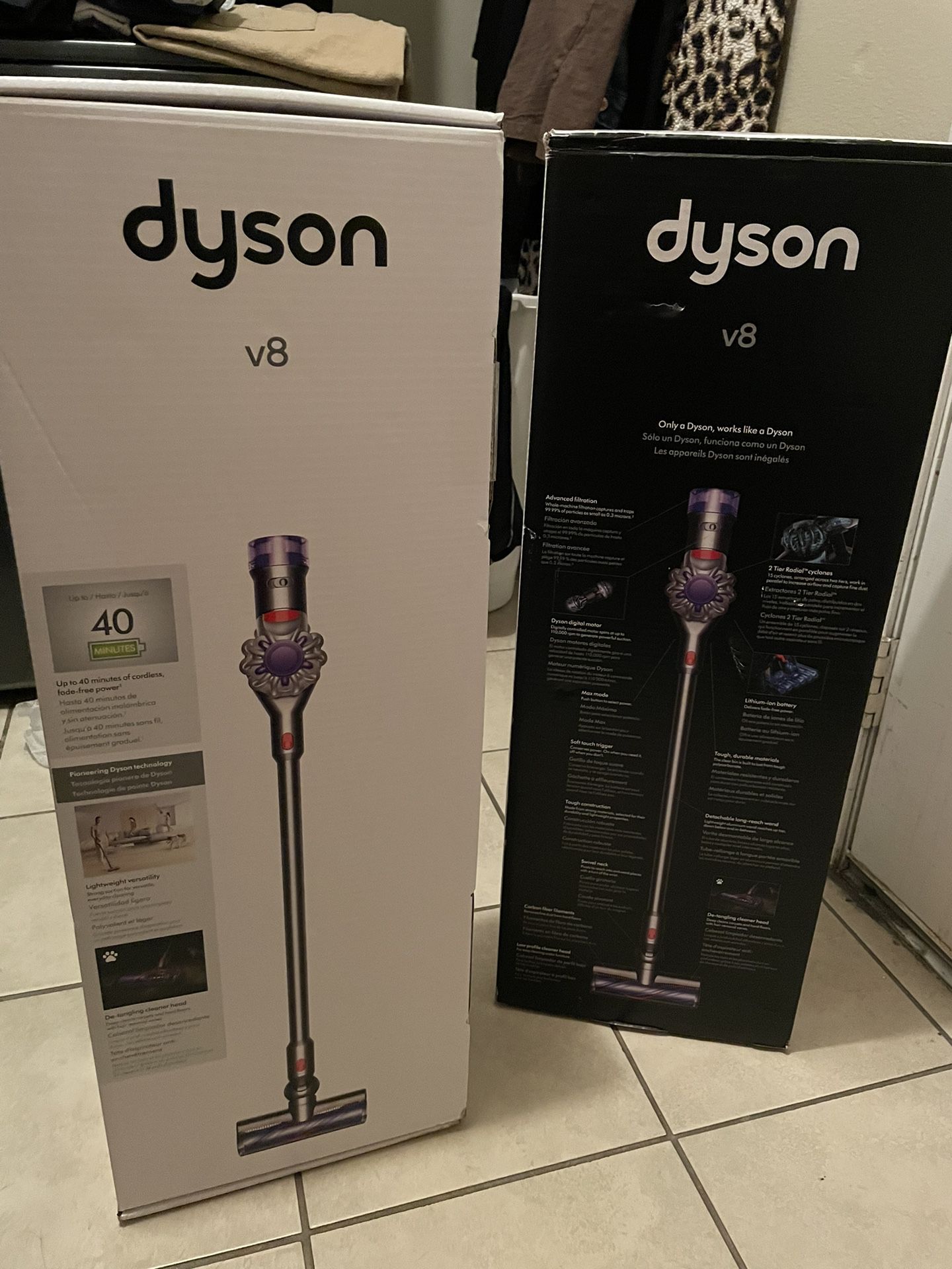 Dyson - V8 Cordless Vacuum 
