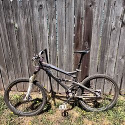 2013 GT Distortion All Mountain Bike Size Large