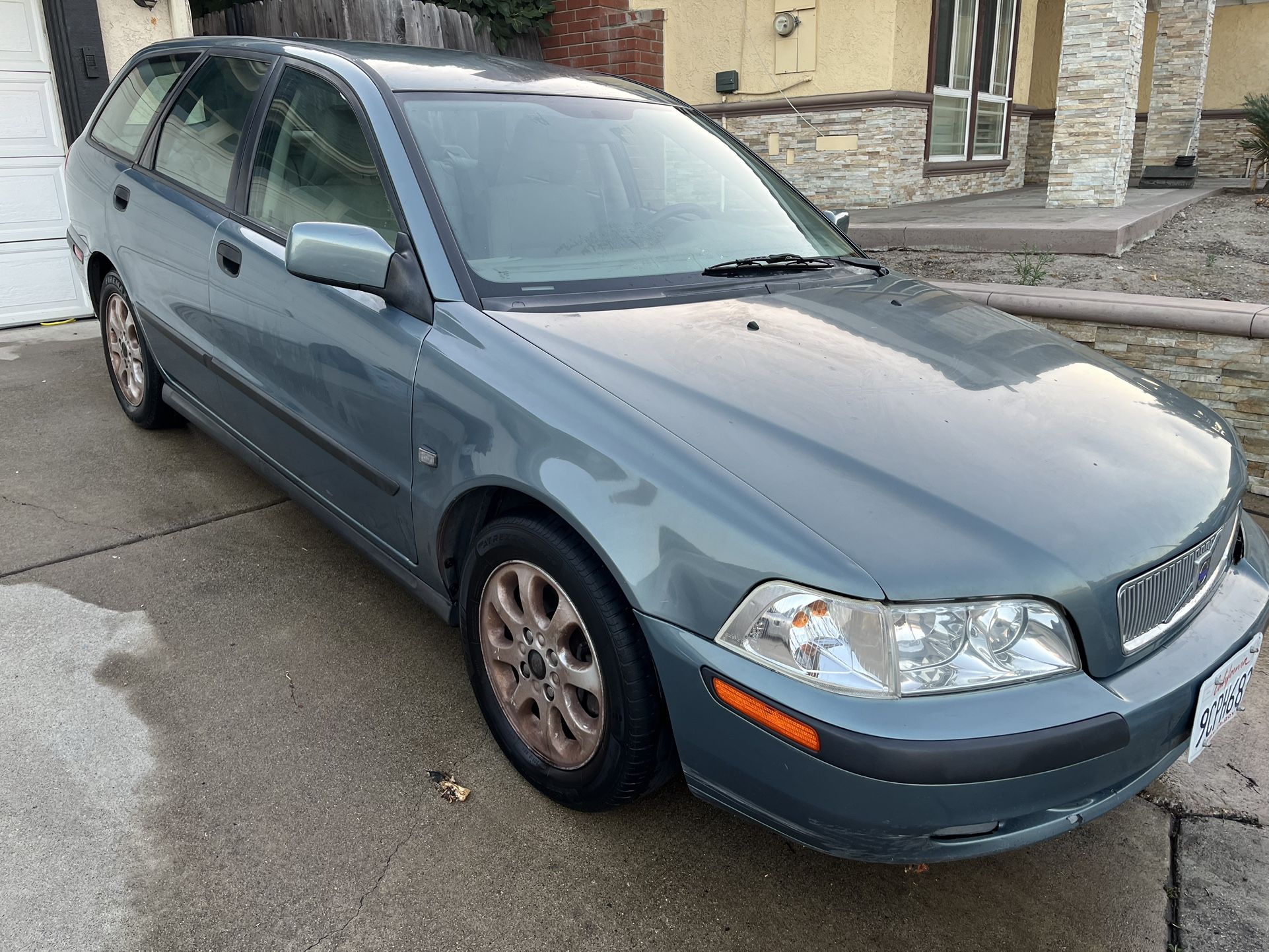 2002 Volvo V40