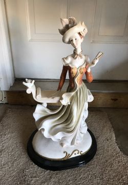 Stand up figurine