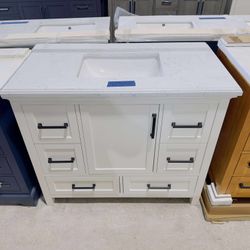 Brand New 42 in. W x 22 in. D Single Sink Bath Vanity in White with White Top $699 