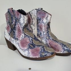 Women’s TRUE CRAFT Winnie Western Booties Size 8,5 

