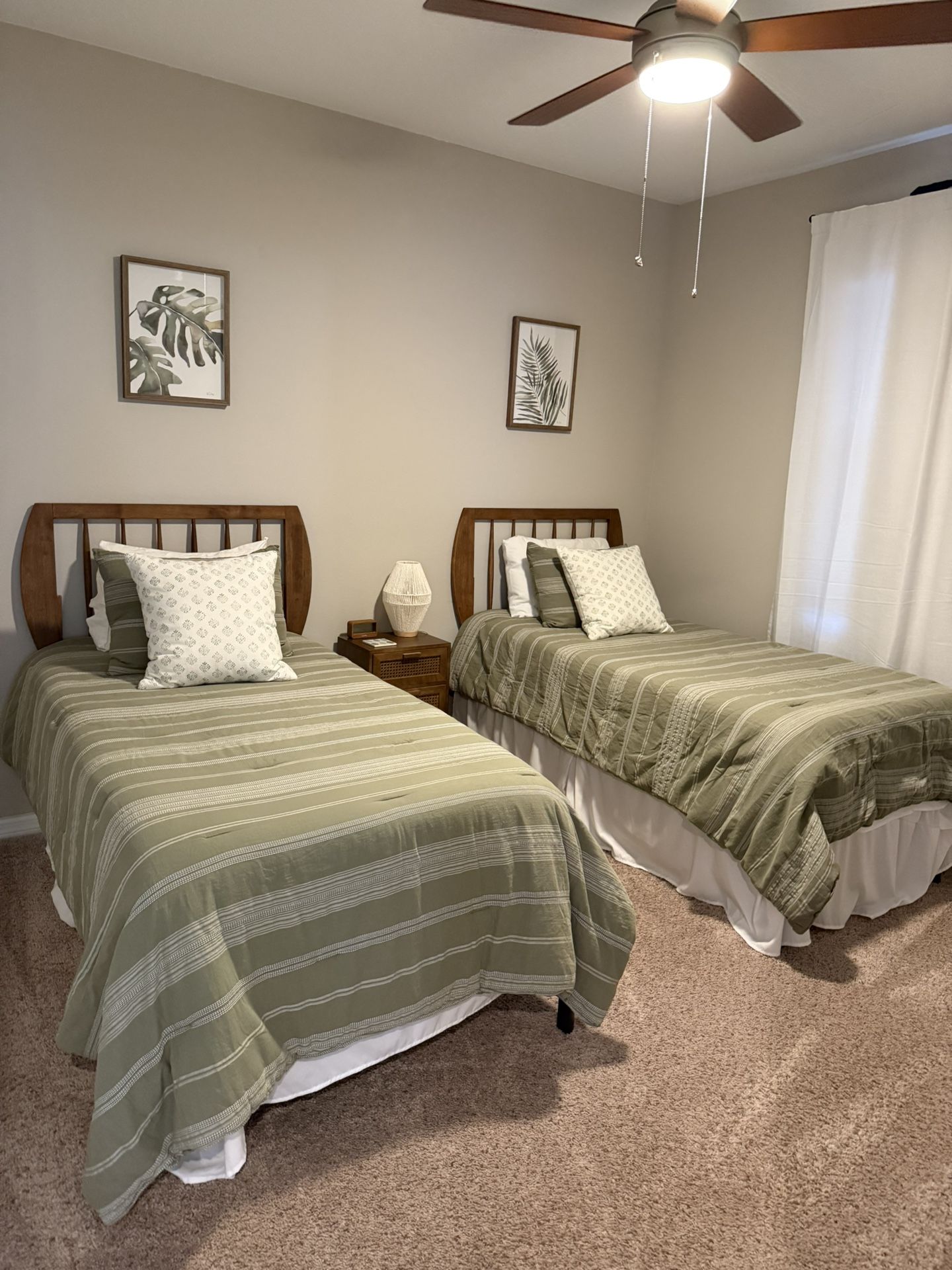 2 Twin Beds