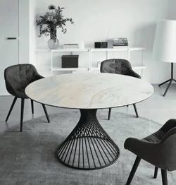Calligaris marble round dining table, made in Italy