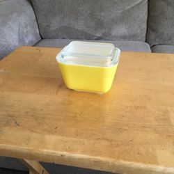 Vintage Pyrex Covered Yellow Refrigerated Dish Made In USA