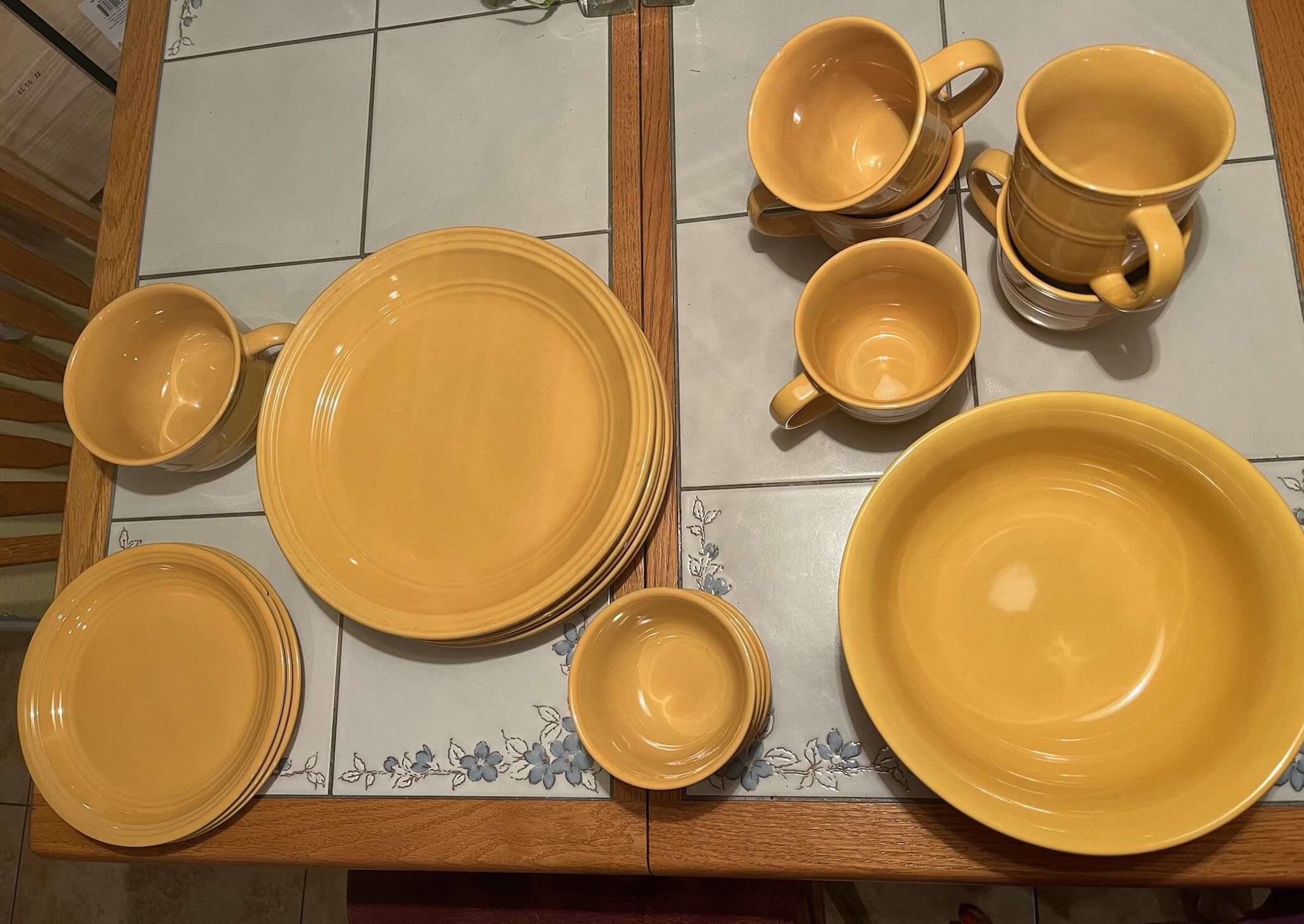 Dinnerware 21 Pieces