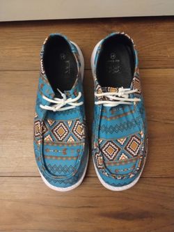 Women's Lightweight Breathable Slip-On Sneakers with Blue Geometric Pattern - Round Toe - Casual, Cushioned Sole & Easy Wear/Remove, Soft Fabric for D