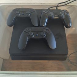 PS4, 8 Games, 3 Controllers