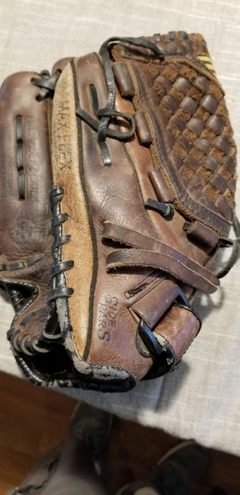 11.5" mizuno baseball glove Left Lefty broken in