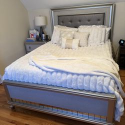 Sofía Vergara Collection Paris Silver 6 Pc Queen Bedroom Set