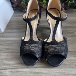 7.5W Black Mary Jane Heels 